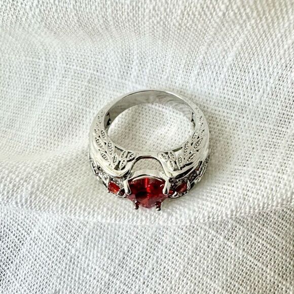 Ruby red cubic zirconia heart ring - Picture 2 of 4